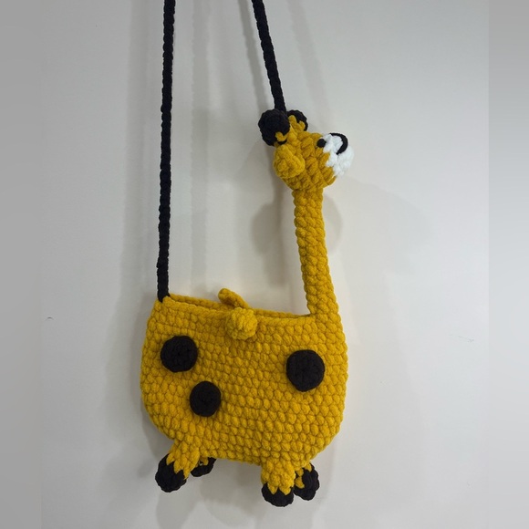 Yellow Giraffe Knit Crossbody Bag - Picture 2 of 6